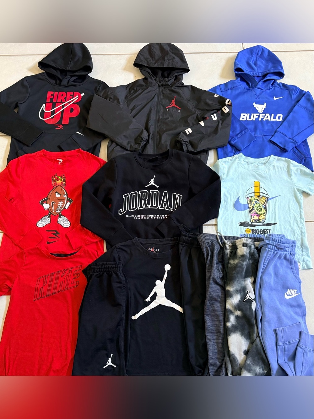 NIKE BOYS SIZE 8/10 TOP, HOODIES, JACKET AND PANTS 13 PIECE CLOTHING BUNDLE!
